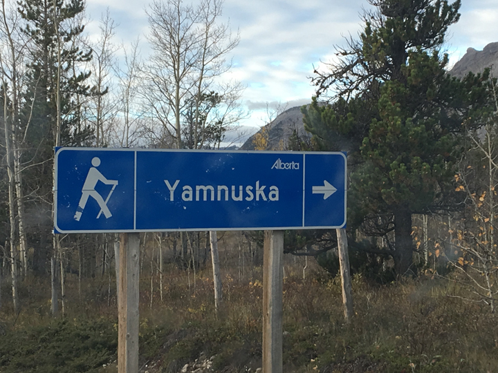Yamnuska_hike_sign